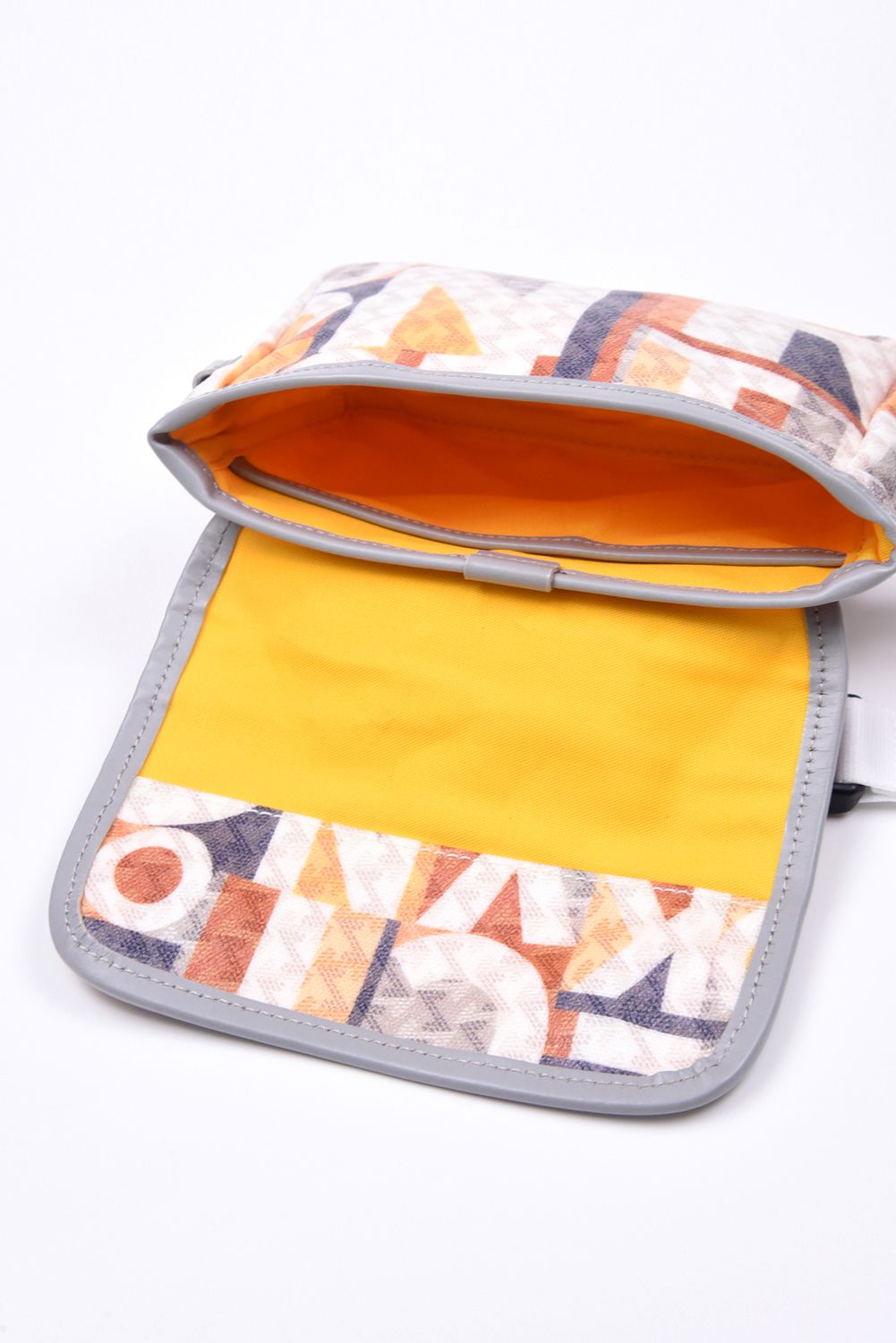 Aix （アイクス）  / ブランド オリジナルテキスタイル ウエストポーチ (デイタイムジャンクション)