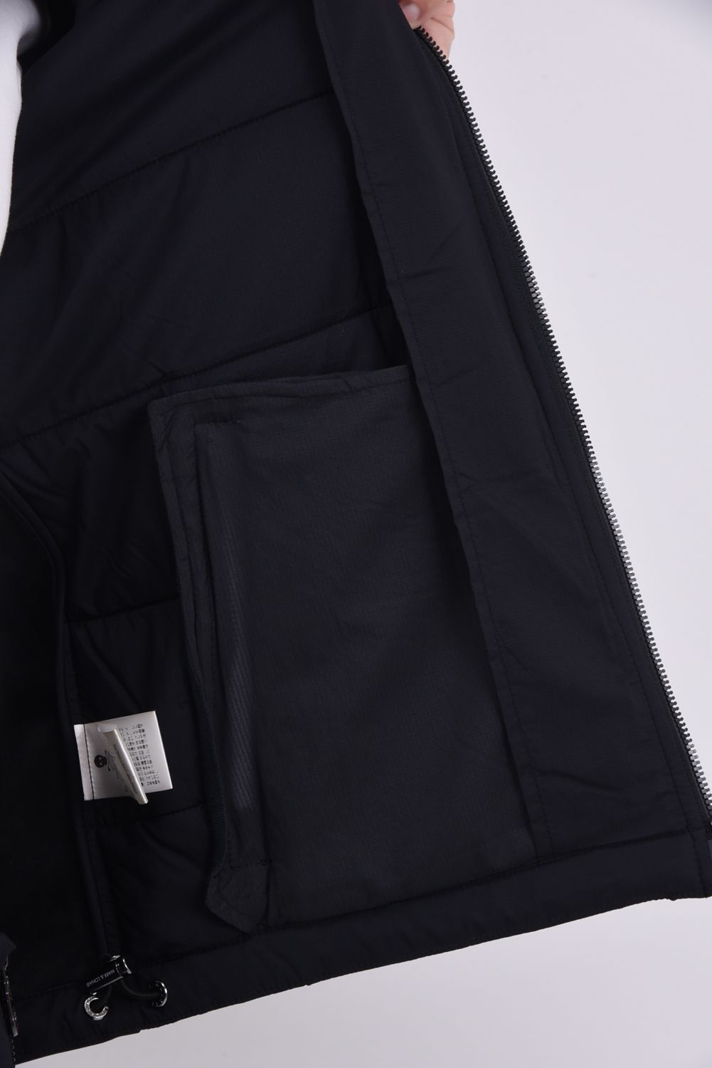 【2025AW】 PRIMAL AIR HYBRID JACKET / PERTEX®ナイロン リフレクタープリント ハイブリッドパファージャケット (ブラック）