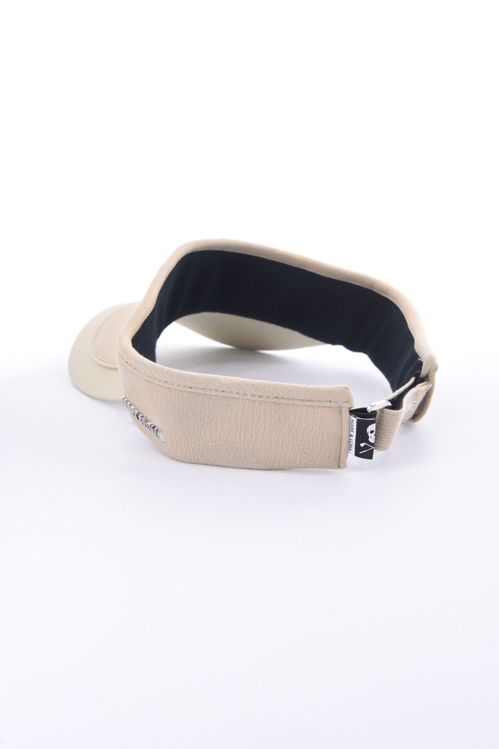 【26SS】 GAUGE CAMO LEATHER TRIM VISOR / カモフラージュパターン 異素材切り替え メタルプレート サンバイザー (ベージュ)