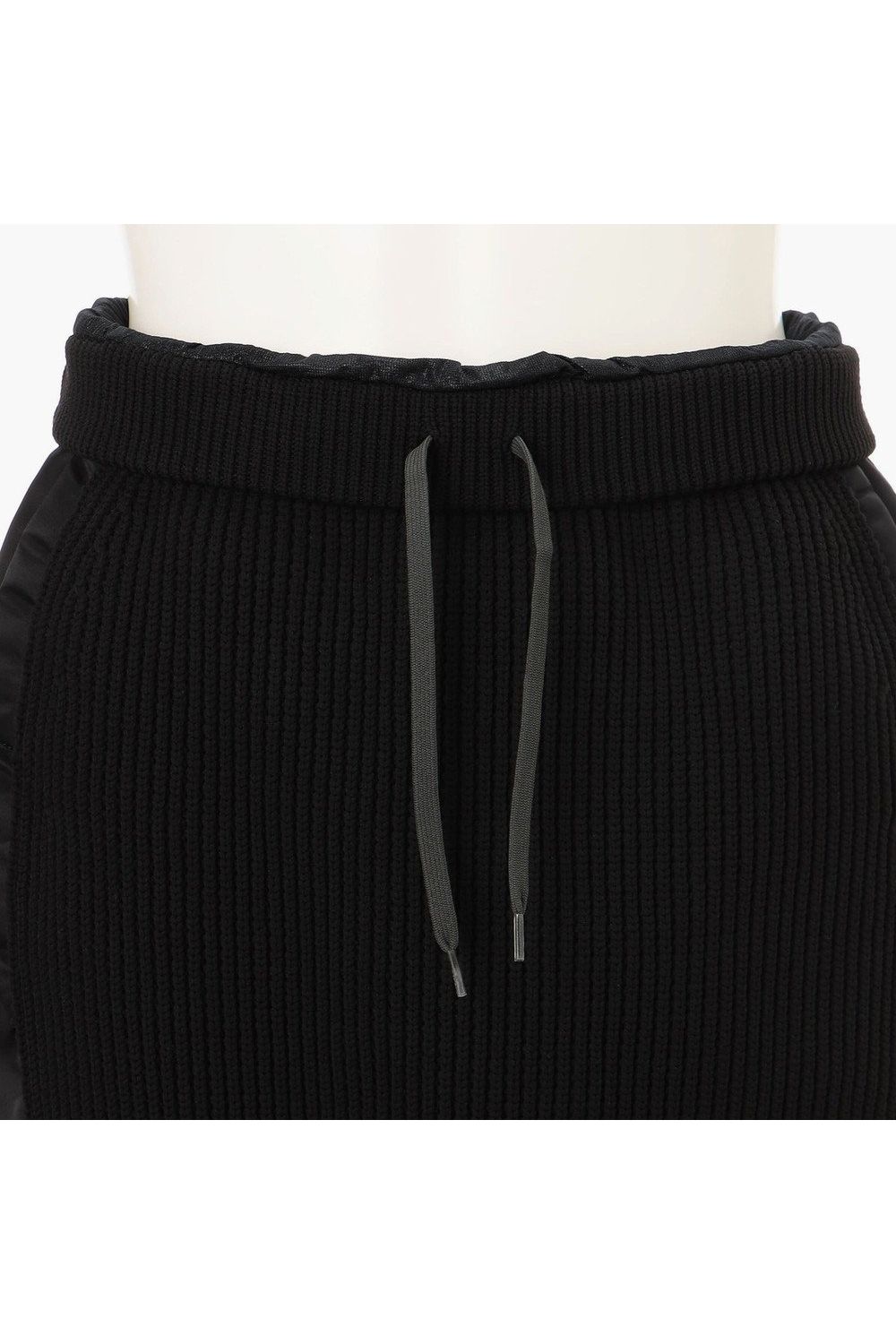 【26AW】【レディース】 WOMEN’S WINDBLOCK DOCKING RIB KNIT SKIRT / 畦編みニット&ナイロンツイル ハイブリッドニットスカート (ブラック)