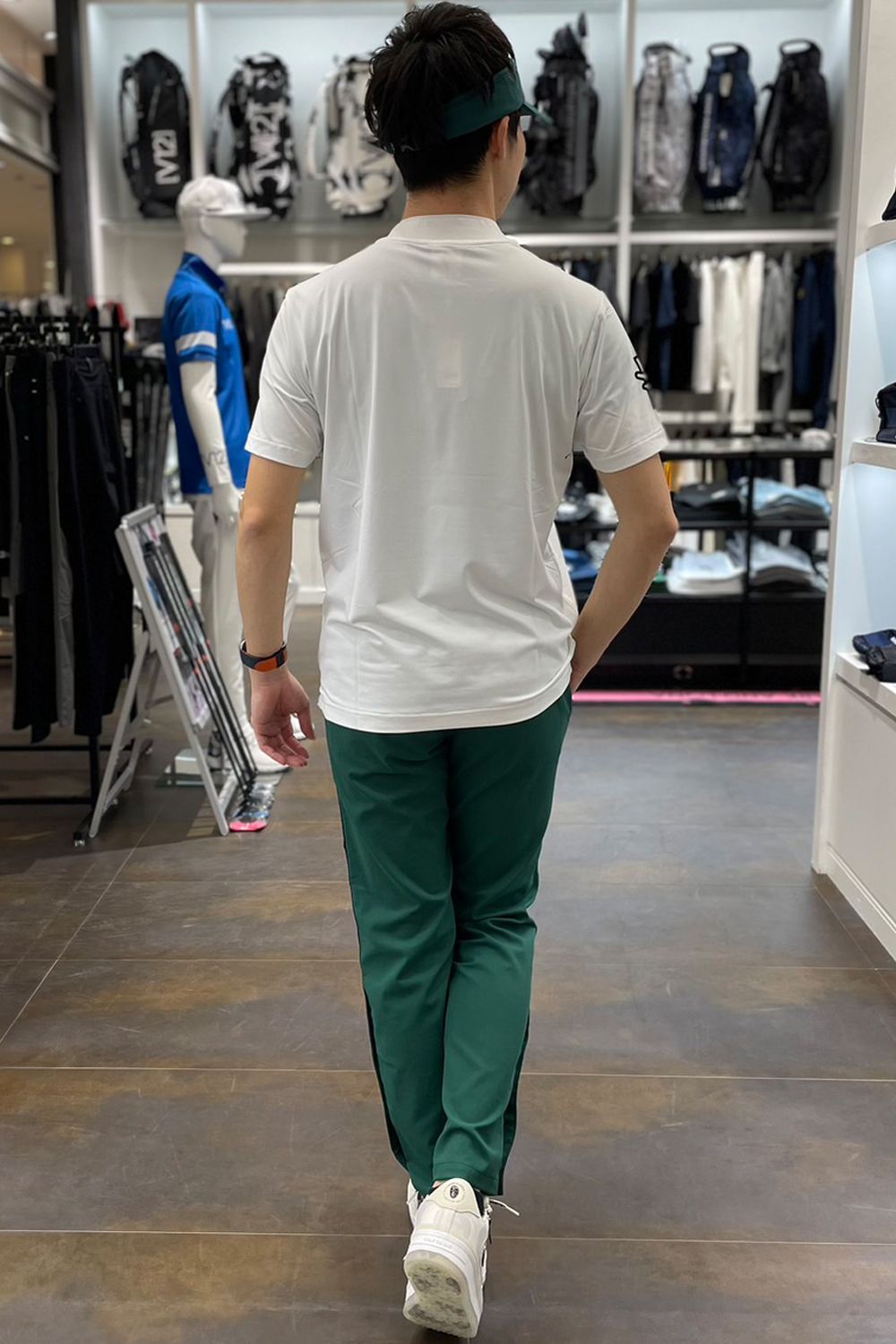 【MARK＆LONA】 トレンドカラー『GREEN』を大胆に使用したカジュアルコーデ