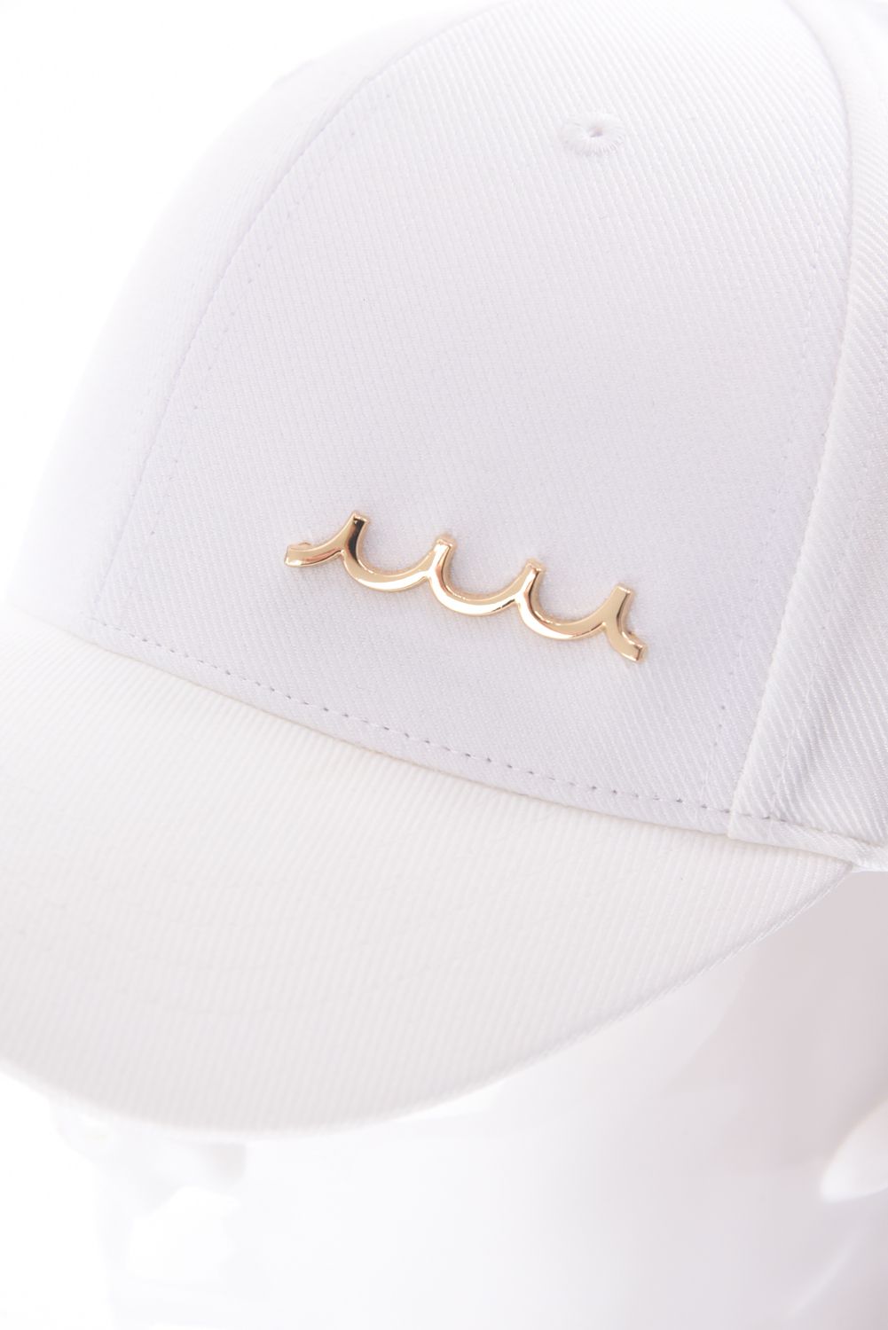 WAVE PLATE CAP / ロゴ プレート キャップ (ホワイト)