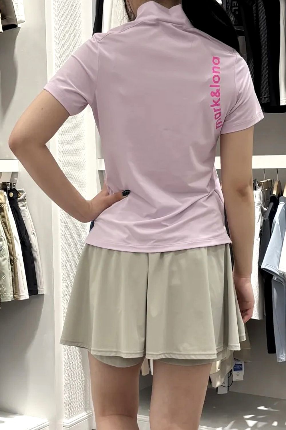 【26SS】【レディース】 ELMT SCULPTED MOCK TEE / 配色ライン ウエストギャザー 半袖モックネックTシャツ (ピンク)
