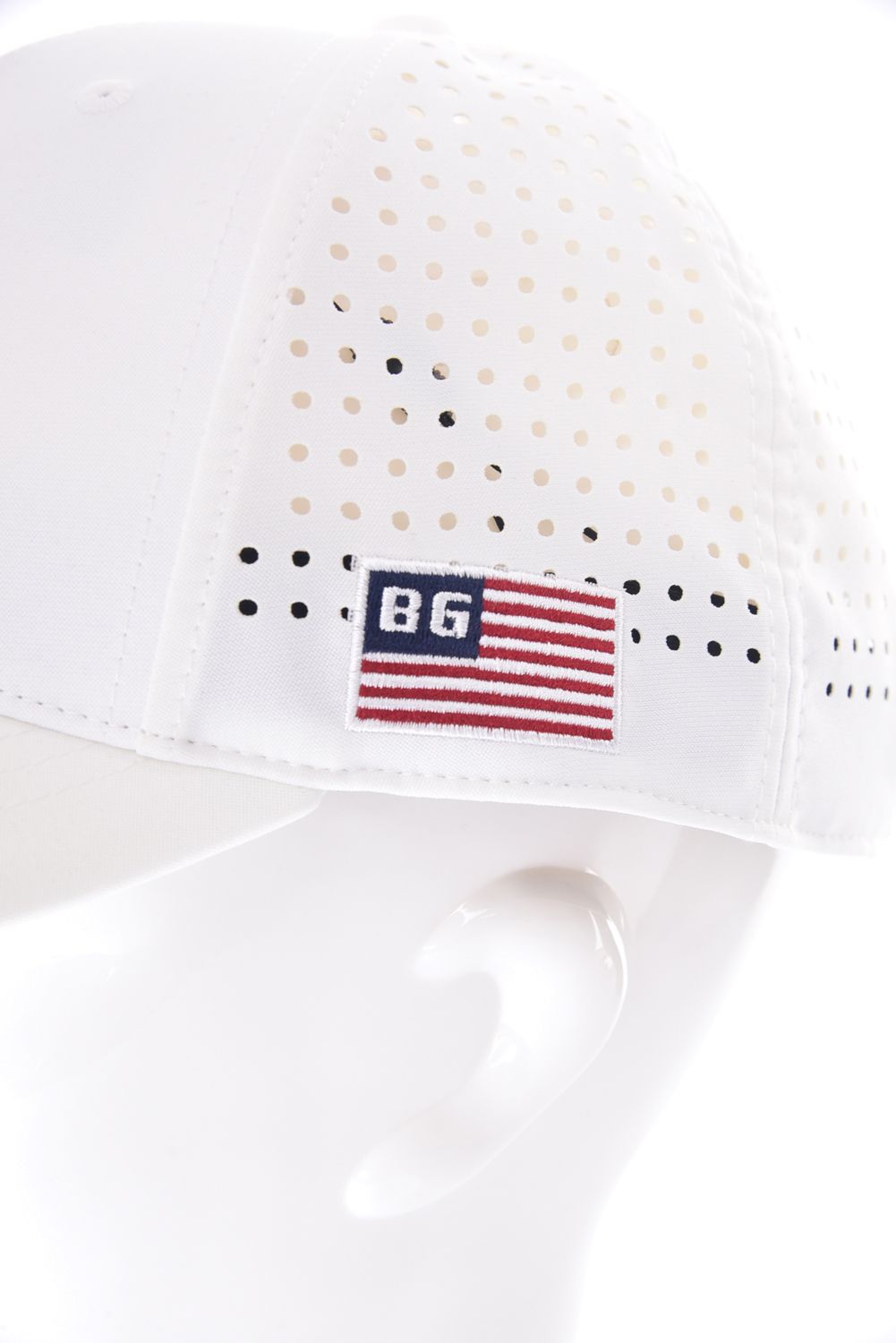 【26SS】 MEN’S PUNCHING MESH INITIAL CAP / イニシャルワッペン パンチングメッシュキャップ (ホワイト)