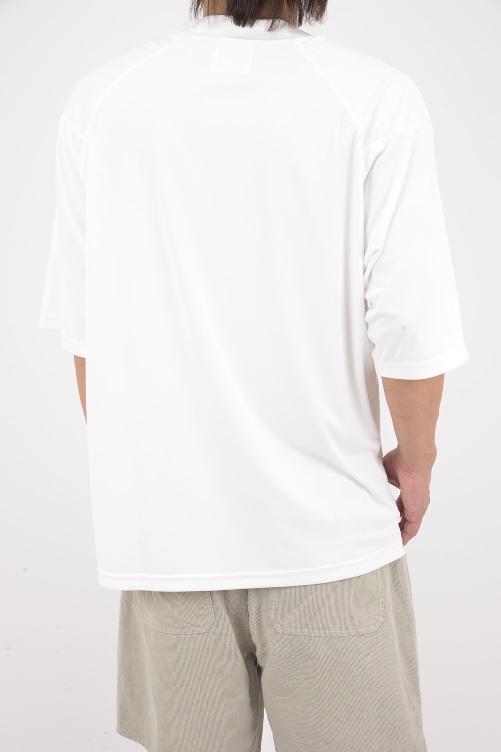 【26AW】 Pālulu Mockneck S/S（TEAM KOLEPA） / ブランドロゴプリント 五分袖 モックネックTシャツ (ホワイト)