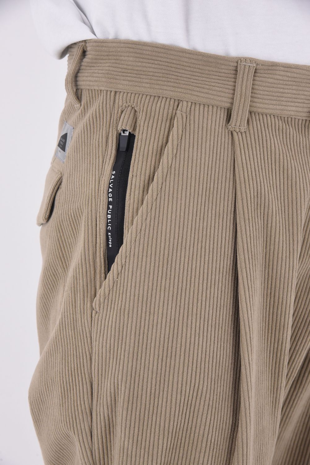 Uka Corduroy Trousers / コーデュロイ テーパードシルエット ワンタックトラウザー (ベージュ)