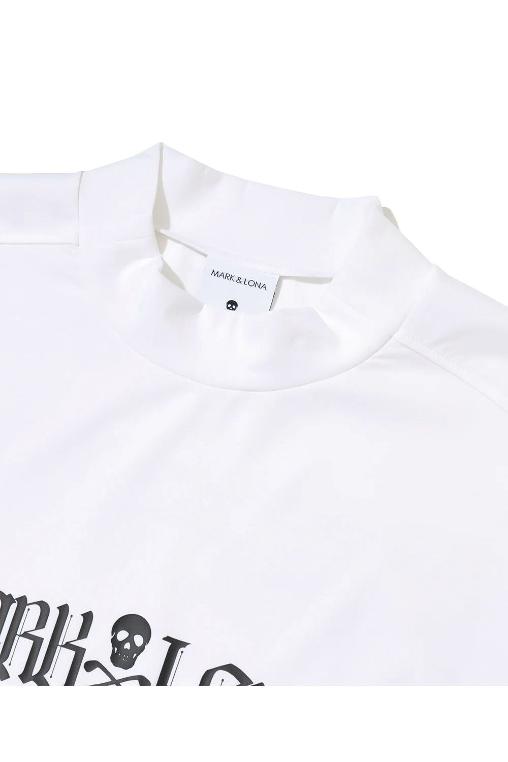 【26AW】 FRACTUR SMOOTH MOCK NECK / ブラックレターフォントロゴ 裾ゴム ロングスリーブ インナーモックネックTシャツ (ホワイト)