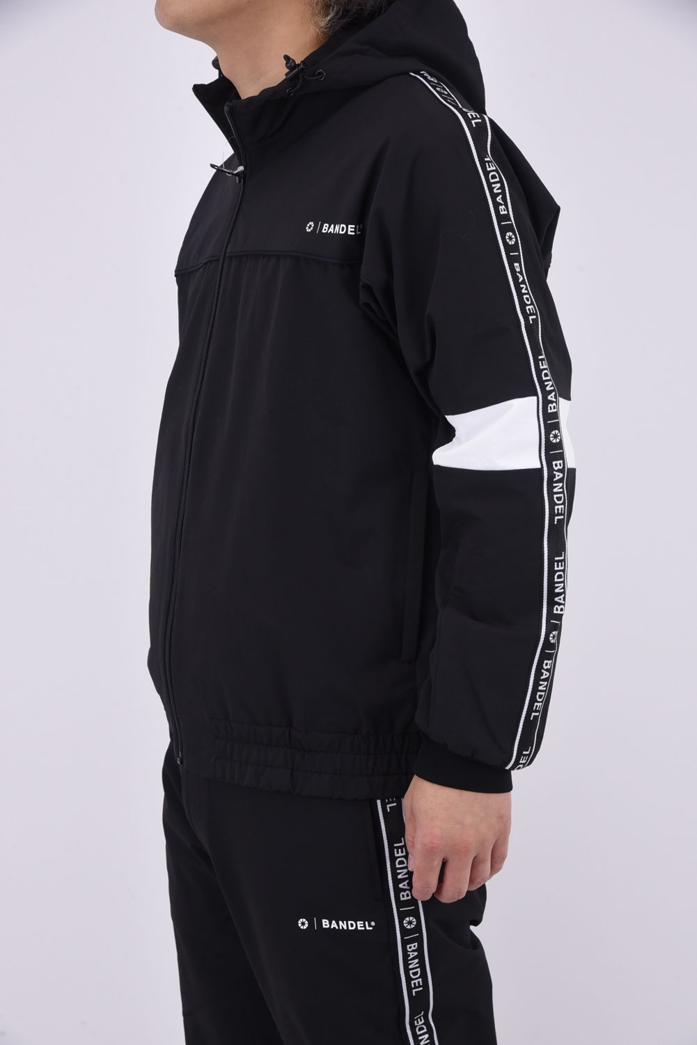 WATER REPELLENT PIPING ZIP PARKA / 4WAYストレッチ 撥水素材 ロゴテープ ジップパーカー (ブラック)