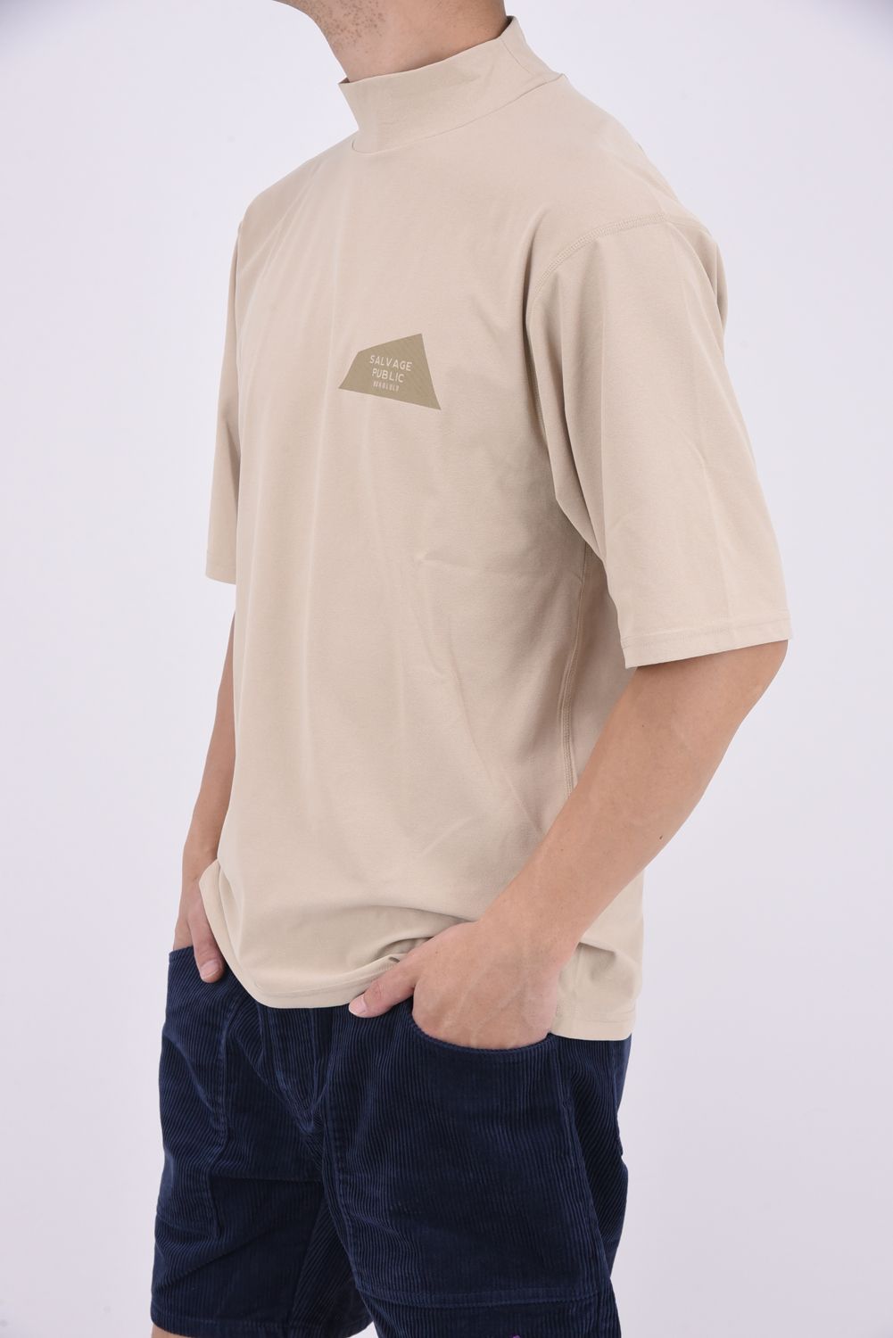 SURF Mockneck S/S (EXELLENCE) / バックロゴ 半袖モックネックTシャツ (サンド)