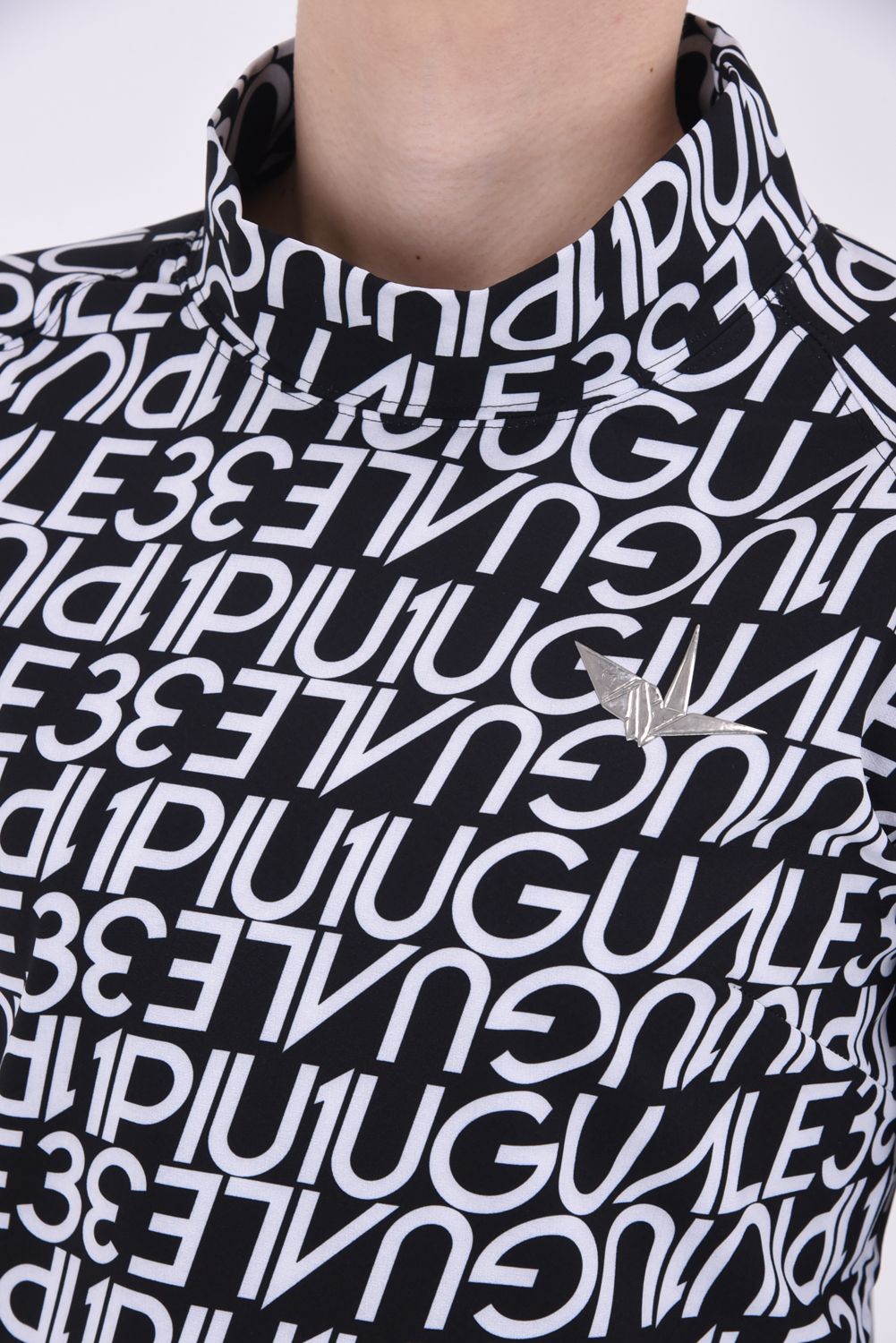 【レディース】 1PIU1UGUALE3 DI FULL LOGO MOCK / 113総柄ロゴ ロングスリーブ モックネック Tシャツ (ブラック)