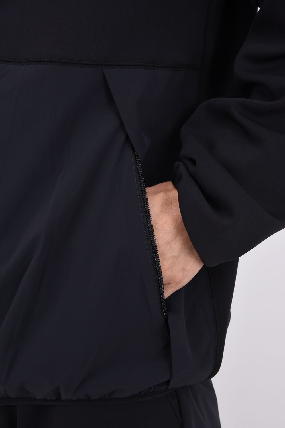 【26AW】 BI-FABRIC TRAINING BLOUSON / ダンボールニット 異素材切り替え トレーニングブルゾン (ブラック)