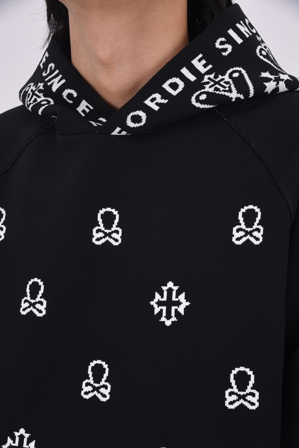 【2025AW】 SVASTIKA POLY FLEX HOODIE / クロスモチーフ オリジナルジャカード ニットフーディー (ブラック)