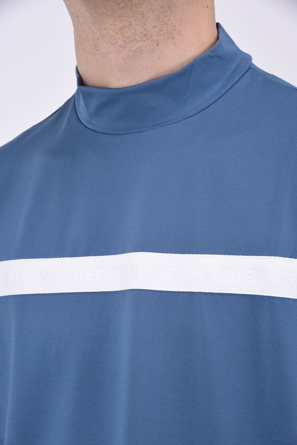 BRIEFING - SLEEVE LOGO HIGH NECK RELAXED FIT / スリーブ ロゴ