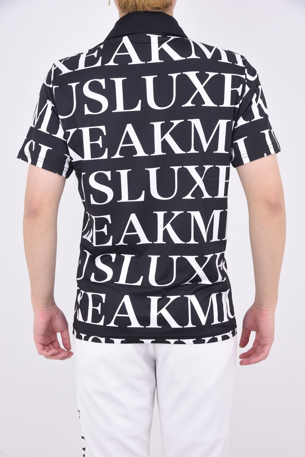 HORIZONTAL PATTERN LOGO POLO SHIRTS / 襟ロゴ 総柄 半袖ポロシャツ (ブラック)