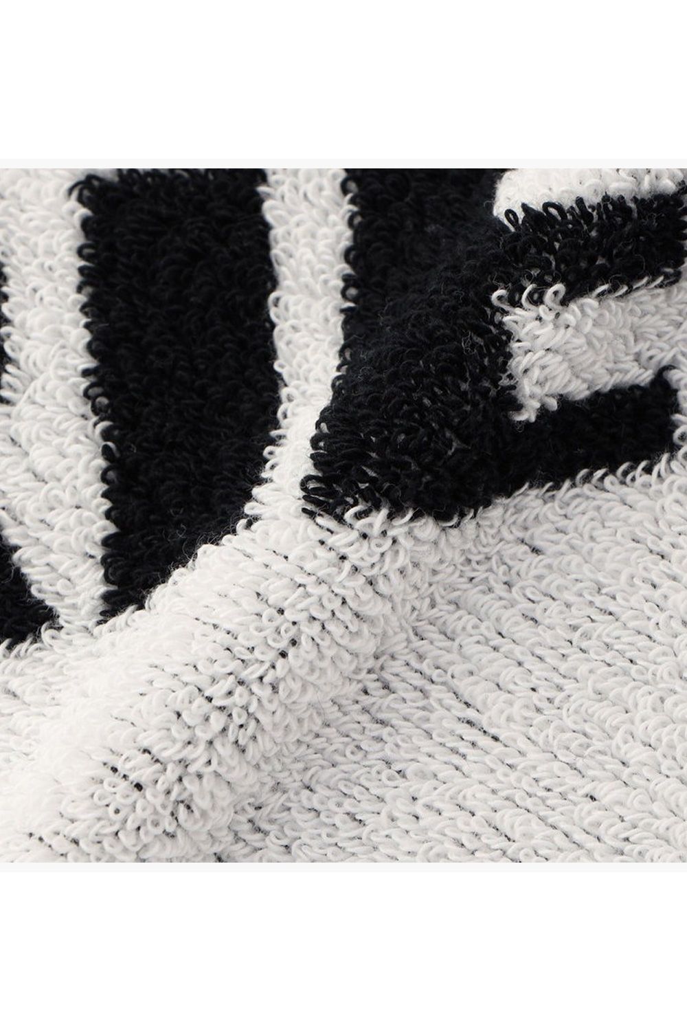 【プレゼント好適品】 LOGO WASH TOWEL BY HIPPOPOTAMUS / ブランドロゴ ループ付き スクエア型フェイスタオル (ホワイト)