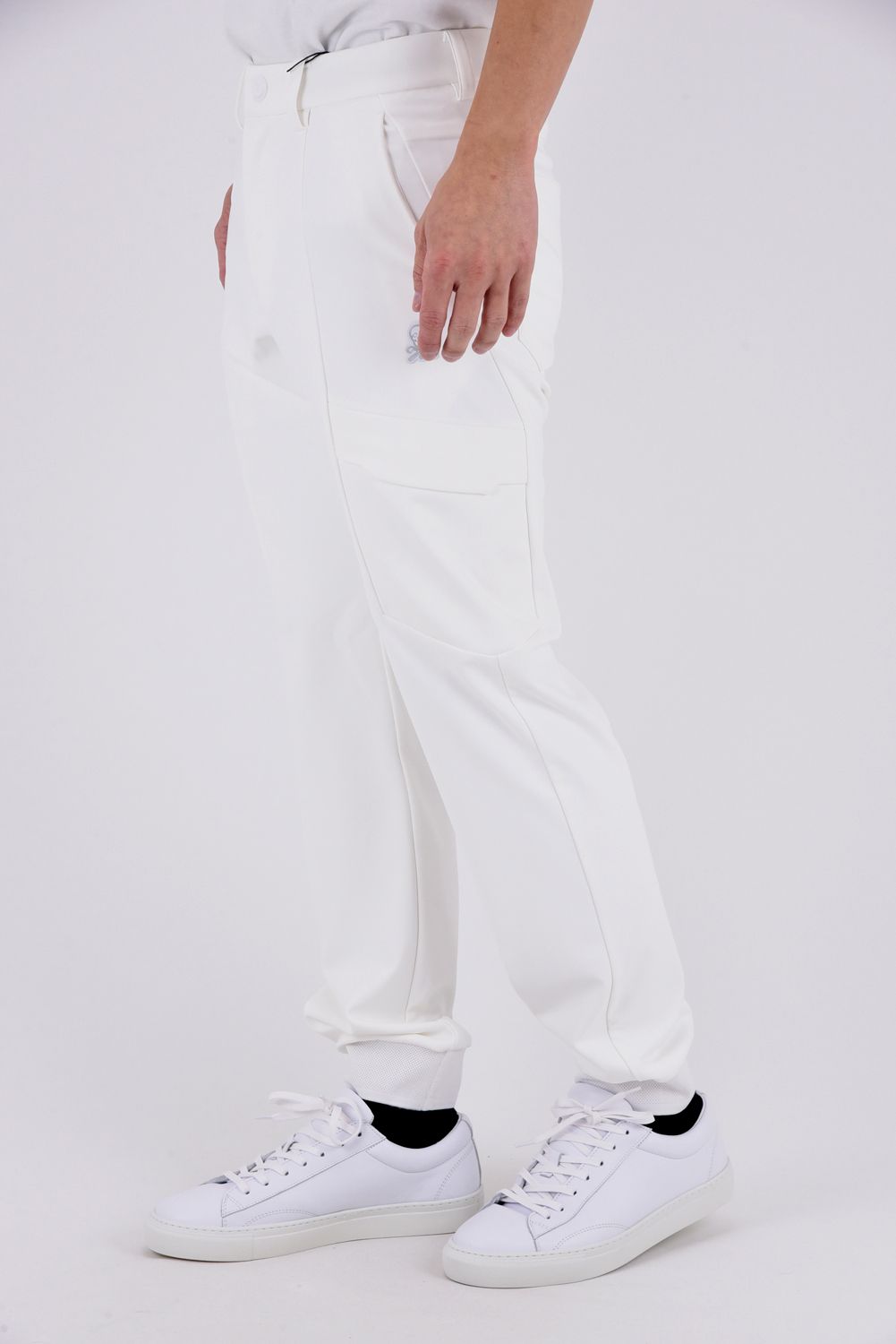 【26SS】【T-LINE】 CONTOUR FLEX CARGO JOGGER / モノトーン ポリエステルトリコット カーゴライクジョガーパンツ (ホワイト)