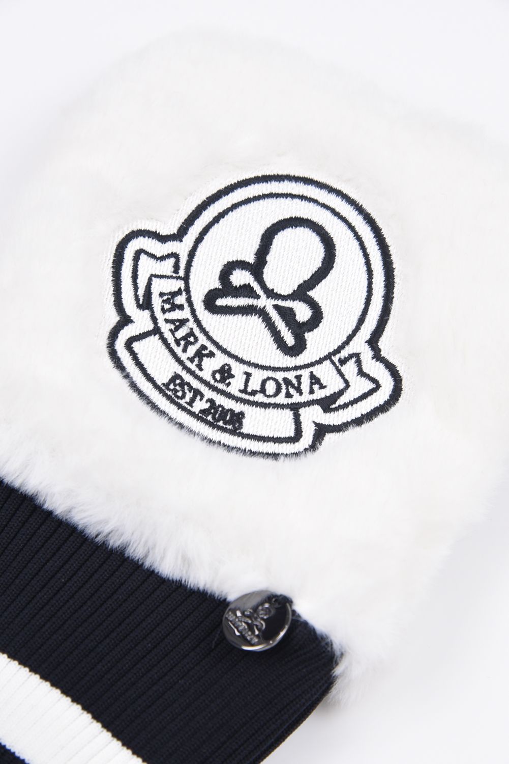 SYNK COZY HAND WARMERS / エコファー チャーム付き 手甲型グローブ (ホワイト)