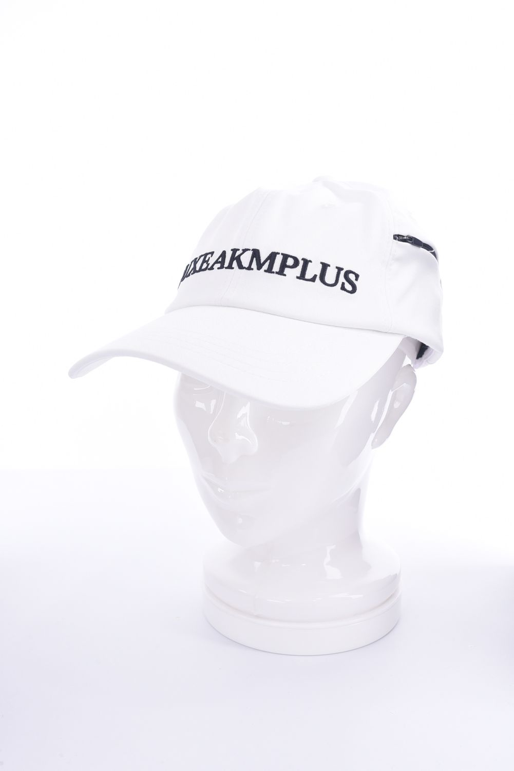 LUXE AKM PLUS LOGO CAP / ブランドロゴ キャップ ホワイト