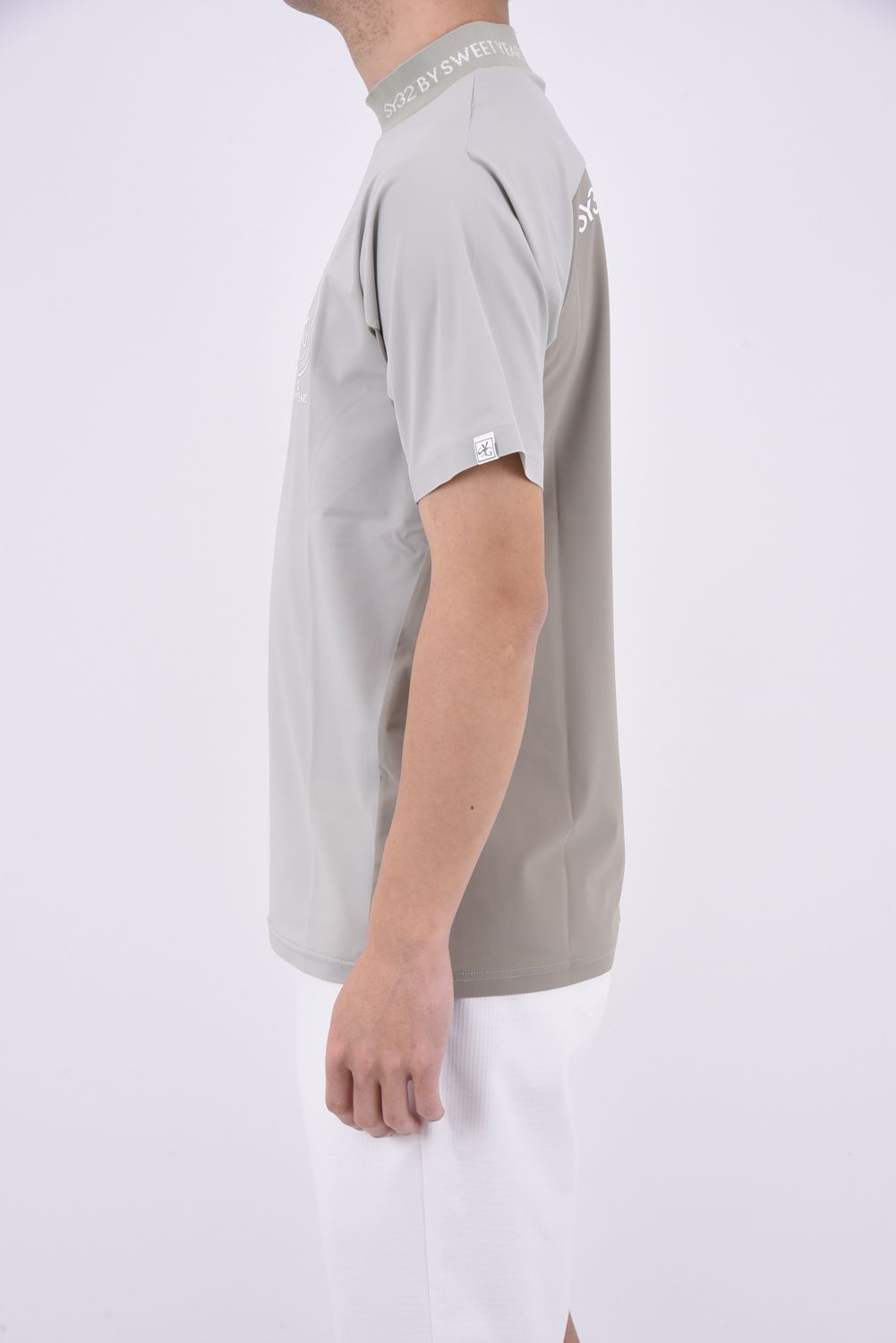 【ABSOLUTE】 CARVICO 404 REVOLUTIONAL SYG MOCK / ロゴ カルビコ ストレッチ 半袖 モックネック Tシャツ (ライトベージュ)