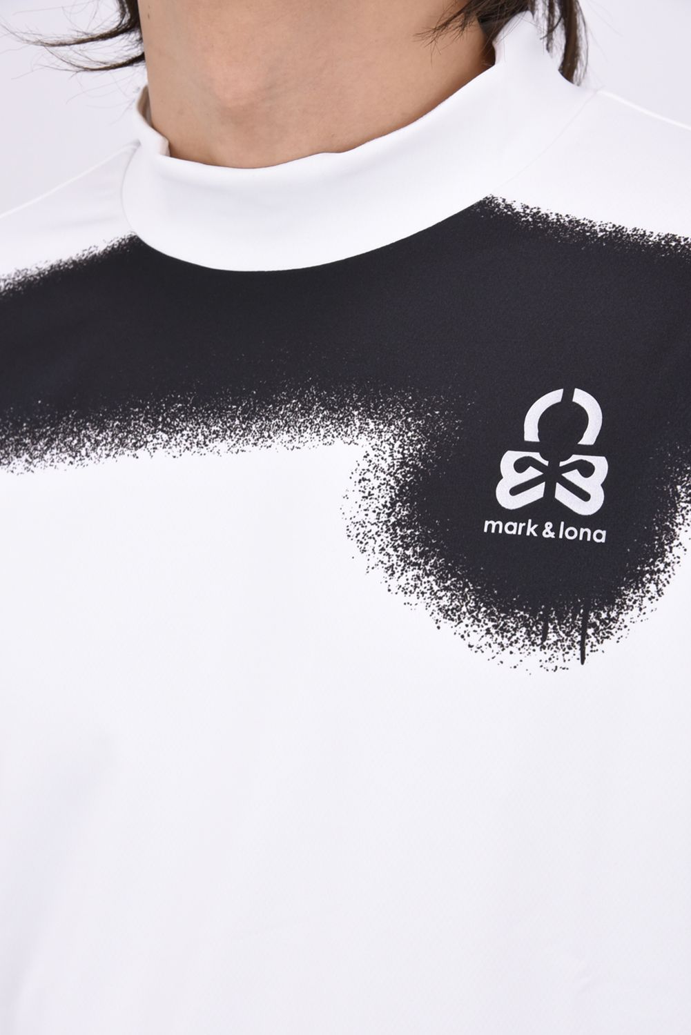 【2026AW 木村拓哉さん着用】 NOCTURNE MOCK NECK TEE / モノトーングラフィック モックネックTシャツ (ホワイト)
