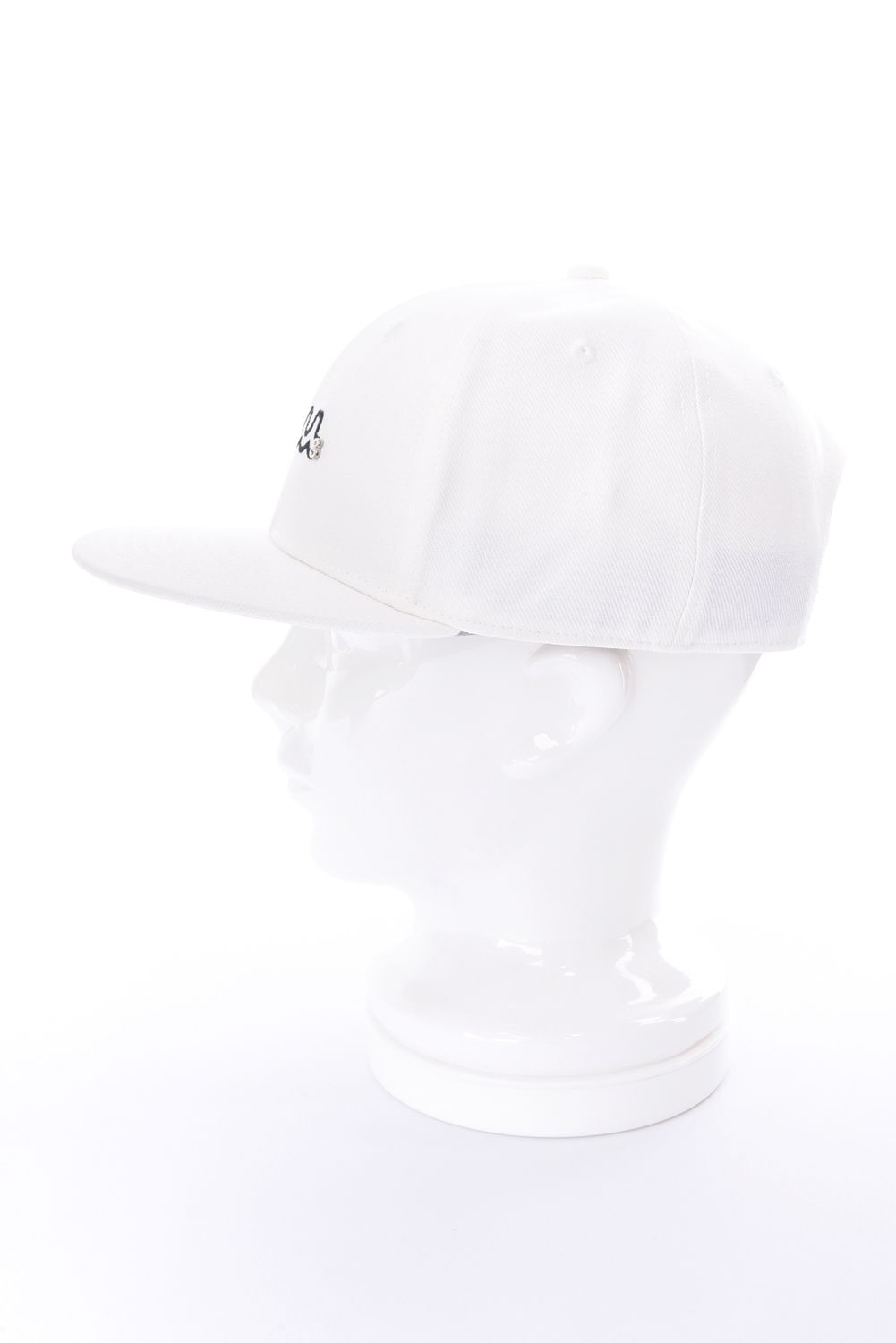 【26SS】 WAVE FLAT BILL CAP / ウェーブ刺繍 メタルロゴ フラットキャップ (ホワイト)