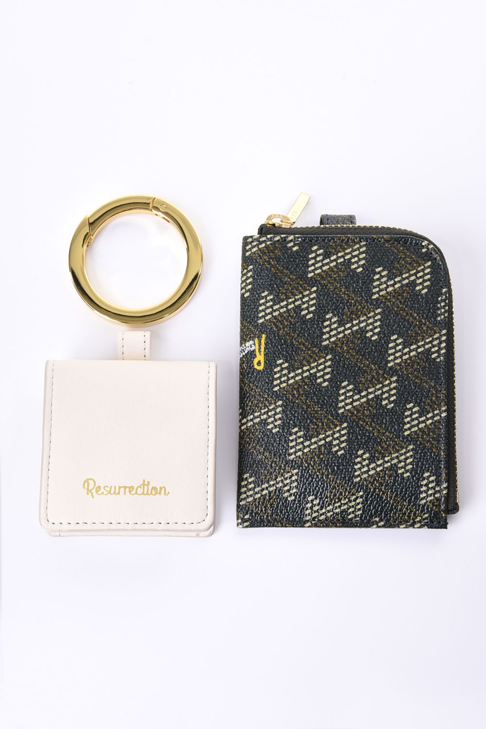 【26AW】【プレゼント好適品】 Canary (カナリー) / ブランドオリジナルテキストスタイル マルチケース (モミ/オフホワイト)*