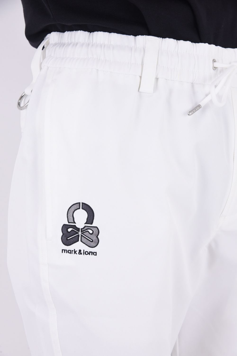 【26SS】 QUADRA PERFORMANCE TWILL GOLF SHORTS / ポリエステルツイル アイアンスカルロゴ刺繍 ショートパンツ (ホワイト)