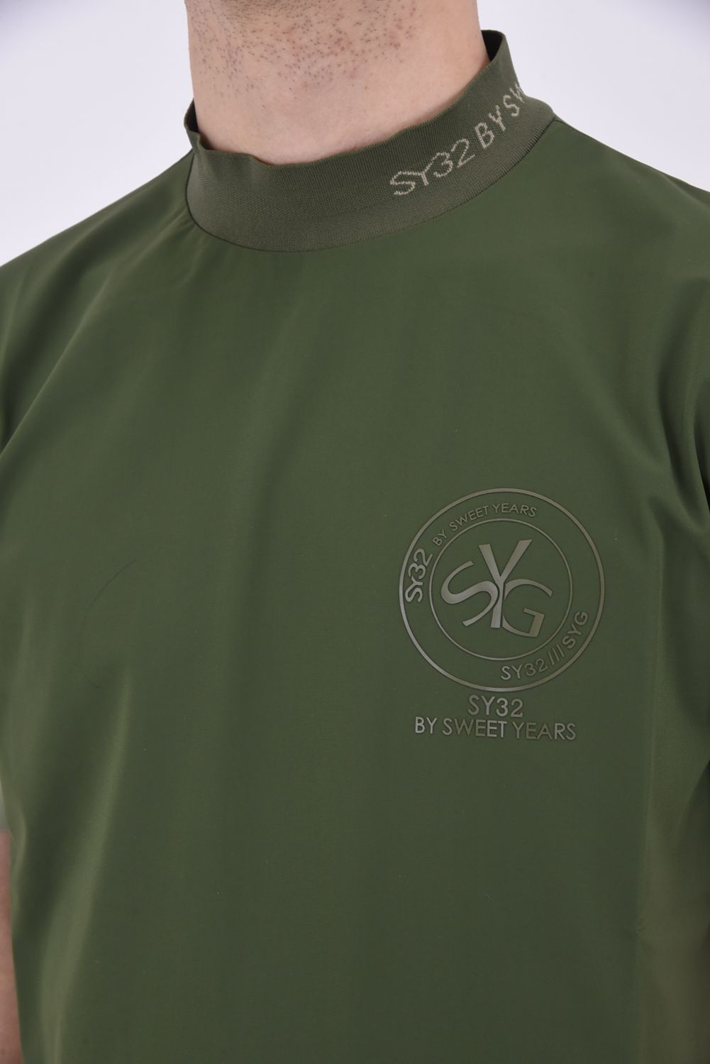 【ABSOLUTE】 CARVICO 404 REVOLUTIONAL SYG MOCK / ロゴ カルビコ ストレッチ 半袖 モックネック Tシャツ (カーキ)