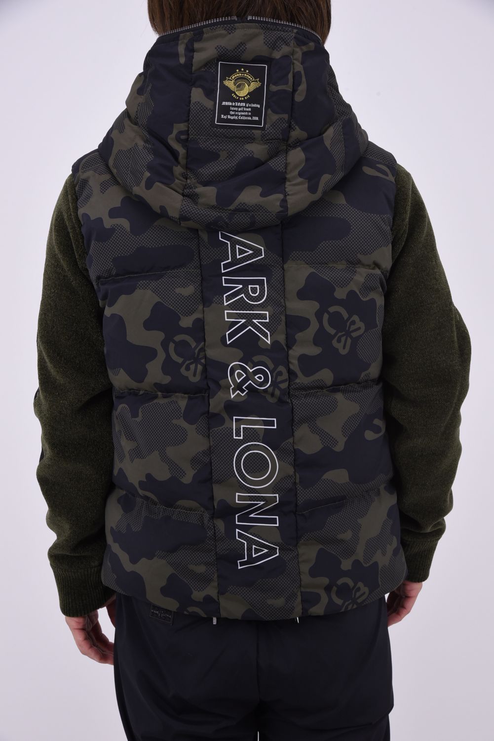 【26AW】 PLURI CAMO STRECH DOWN VEST / スカルカモフラージュ フーデッドダウンベスト (ブラック)