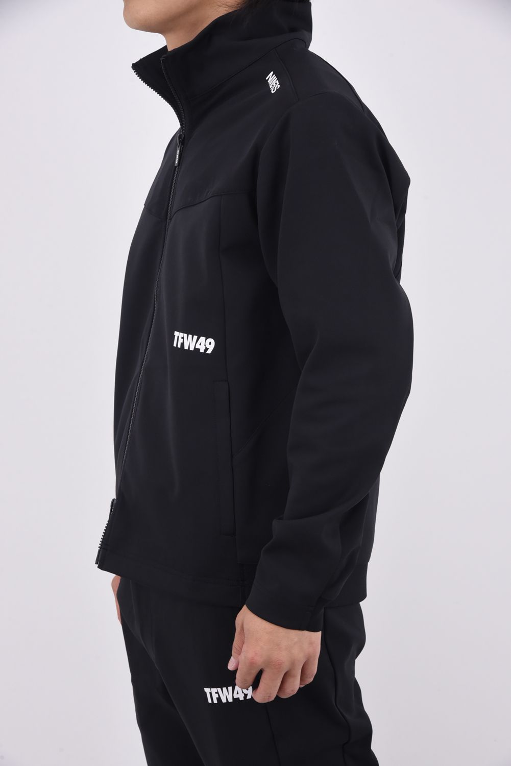 【25AW】 MULTI PURPOSE BLOUSON / ダンボール素材 異素材切り替え トラックジャケット (ブラック/ブラック)