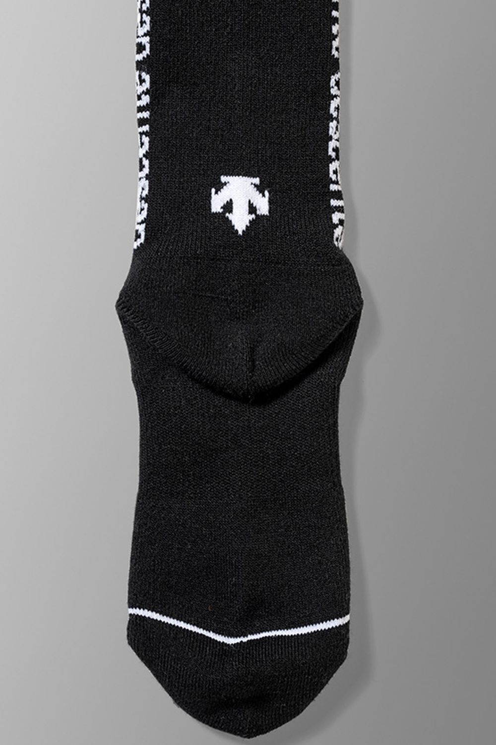 【レディース】 ロゴ ジャカード ハイソックス (ブラック)