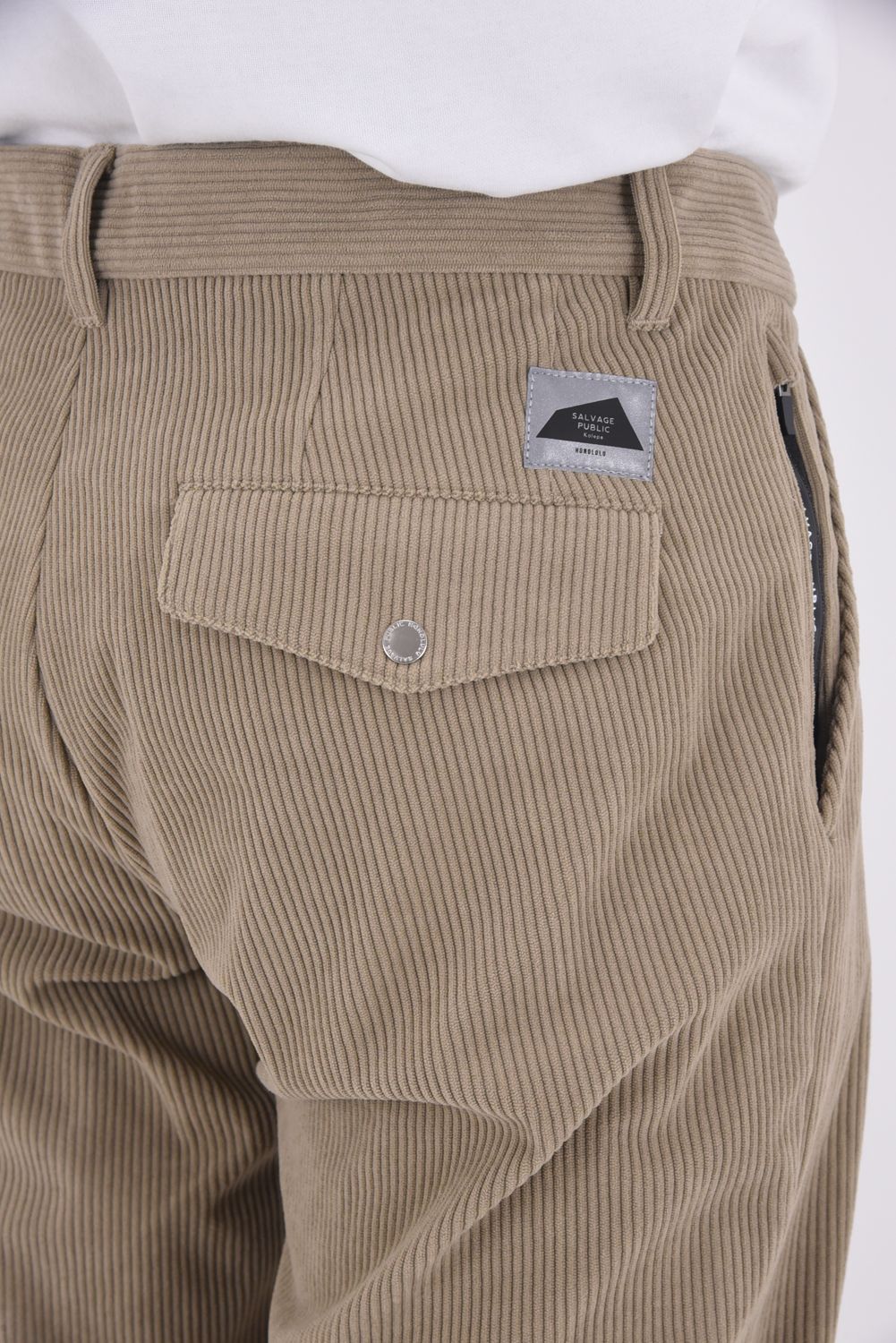 Uka Corduroy Trousers / コーデュロイ テーパードシルエット ワンタックトラウザー (ベージュ)