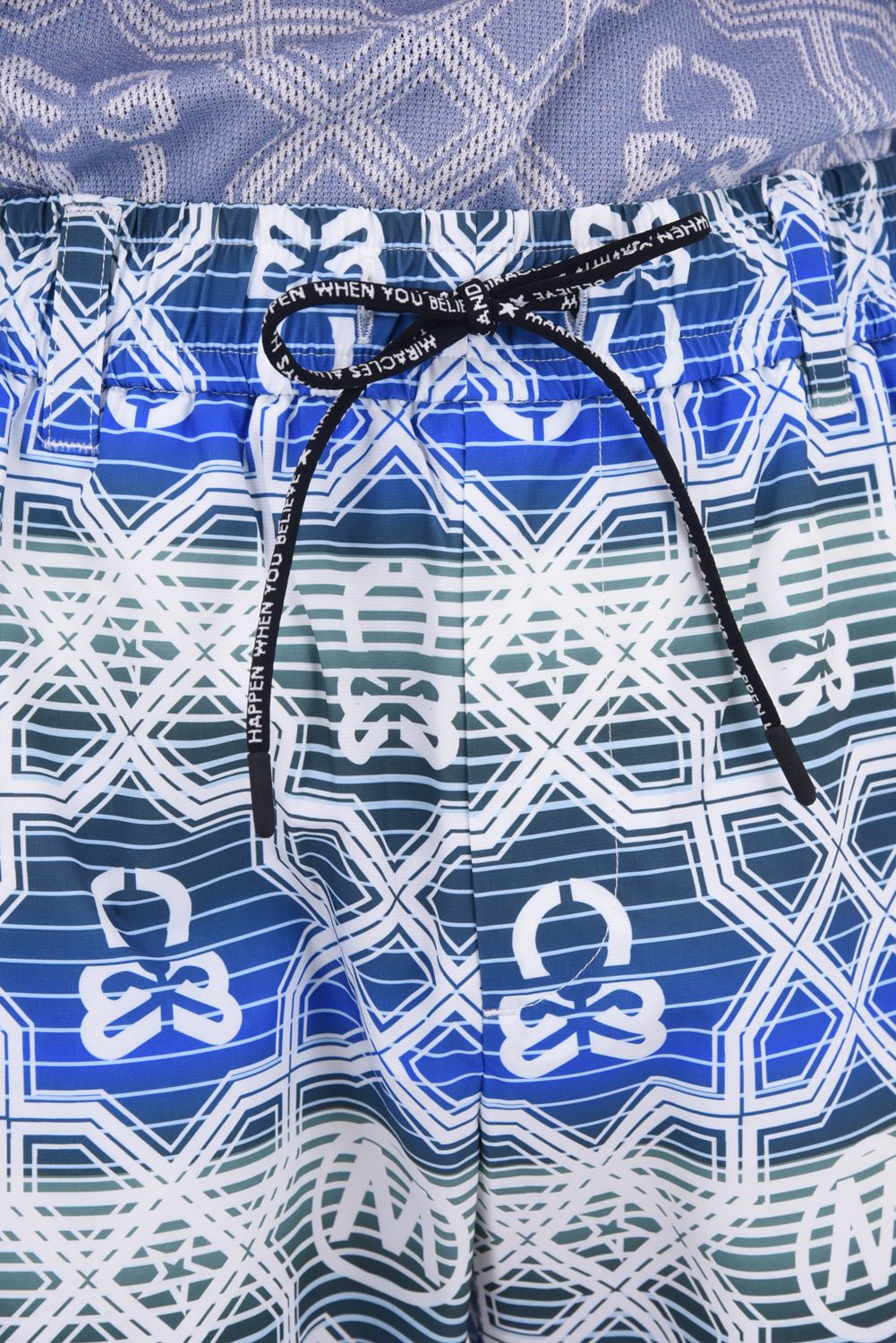 【26SS】 DOMINANT FLEX SHORTS / ジオメトリックパターン総柄 ドライタッチ ショートパンツ (ブルー)