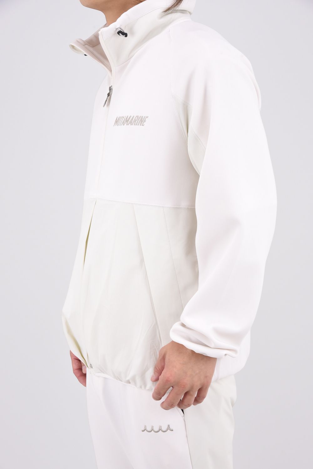 【26AW】 BI-FABRIC TRAINING BLOUSON / ダンボールニット 異素材切り替え トレーニングブルゾン (ホワイト)