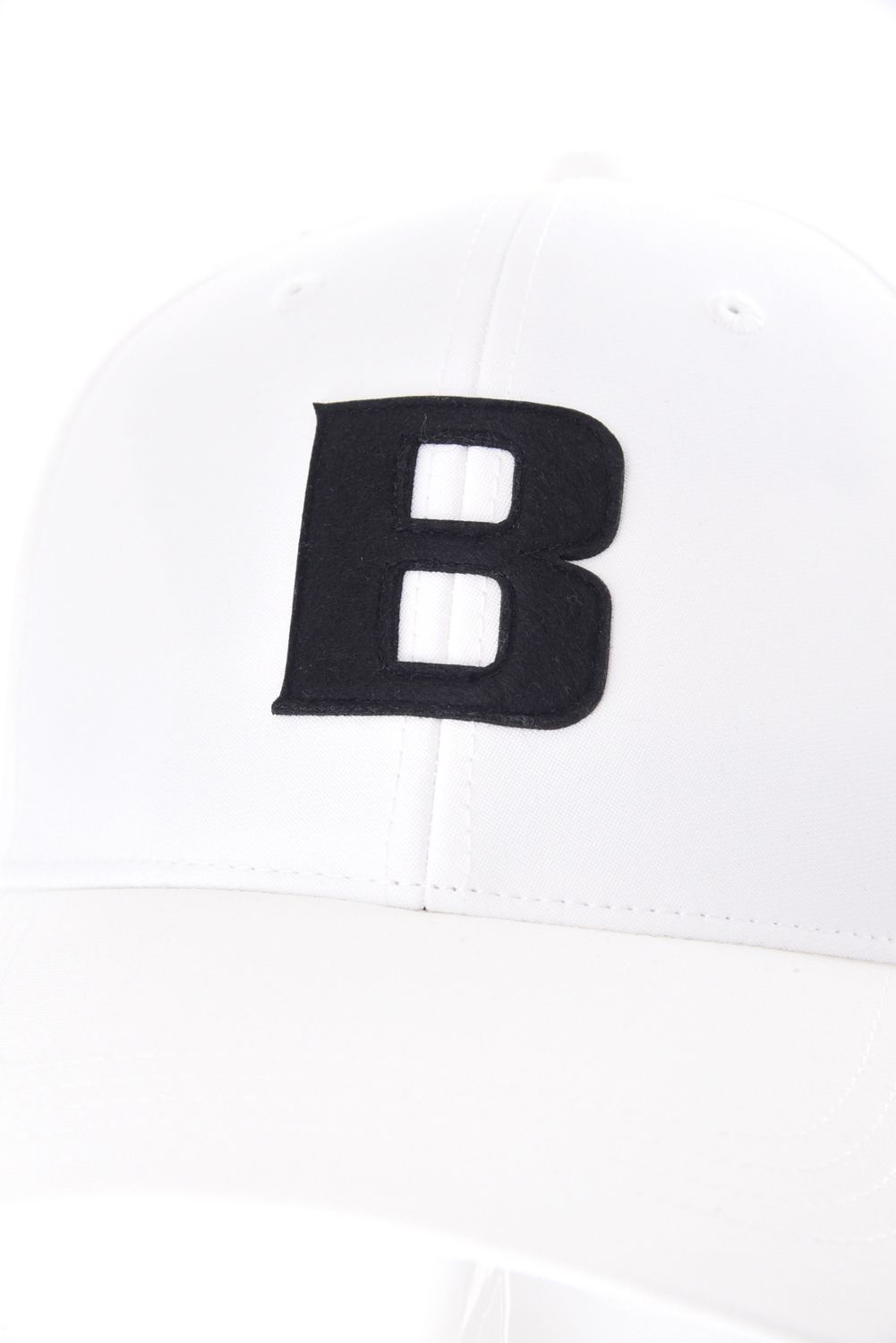【26SS】 MEN’S PUNCHING MESH INITIAL CAP / イニシャルワッペン パンチングメッシュキャップ (ホワイト)