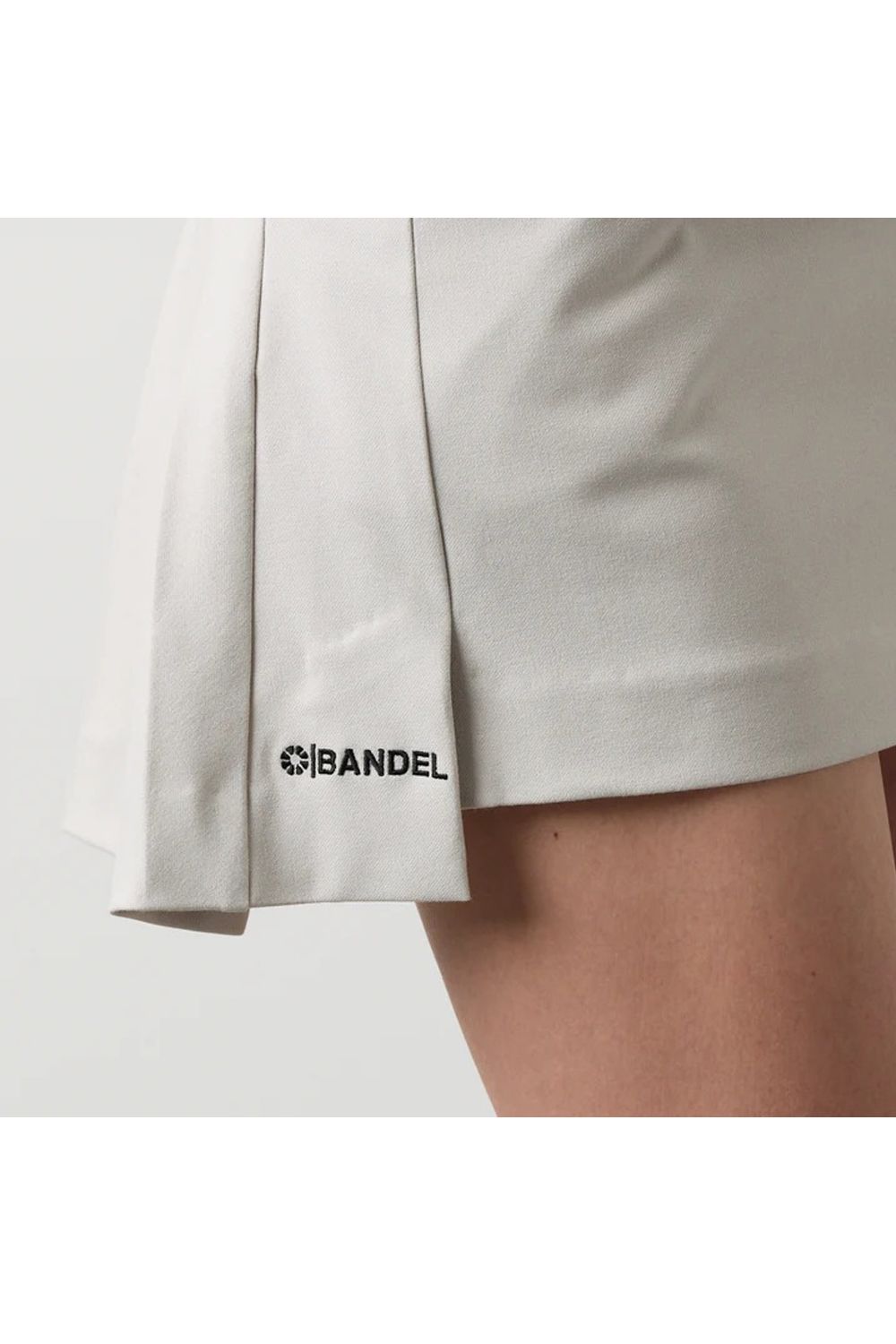 【25AW】【レディース】 BACK SIDE PLEATS SKIRT / バック サイド プリーツスカート (ホワイト)