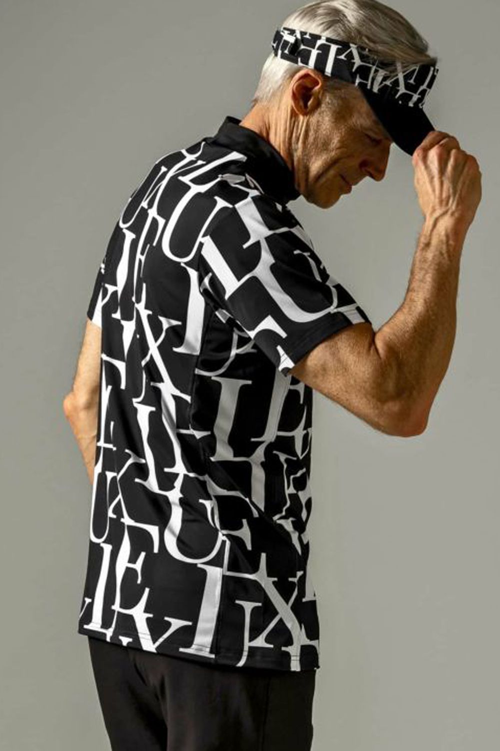 LUXE PATTERN MOCK NECK T-SHIRTS / 総柄ロゴ 半袖 モックネック Tシャツ (ブラック)