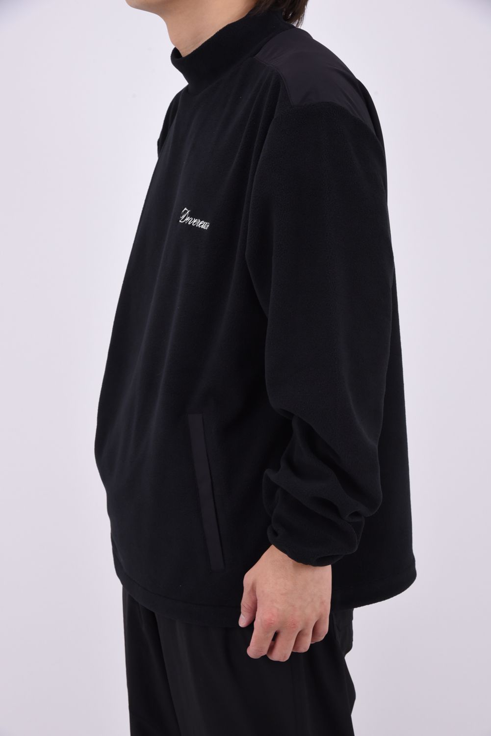 【26AW】 DVG Fleece Mock Tops / フリース素材 オーバーサイズ サイドポケット 長袖モックネックトップス (ブラック)