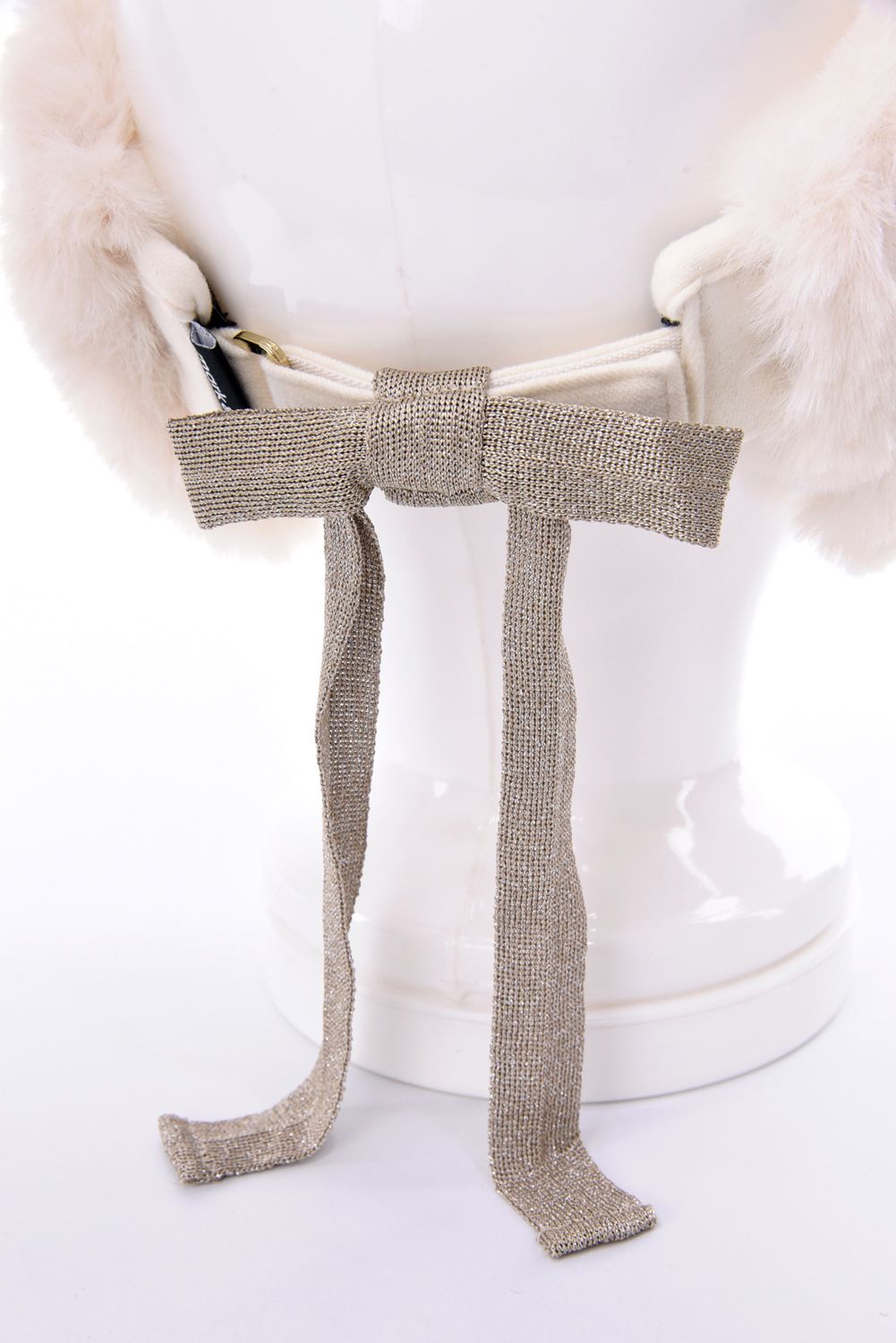 【26AW】【レディース】 FLEUR FUR RIBBON VISOR / 3Dロゴ刺繍 イヤーマフ付き 2WAYリボンサンバイザー (ホワイト)