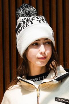SY BONBON KNIT CAP / ジャカードロゴ ボンボン付き ニットキャップ ホワイト*