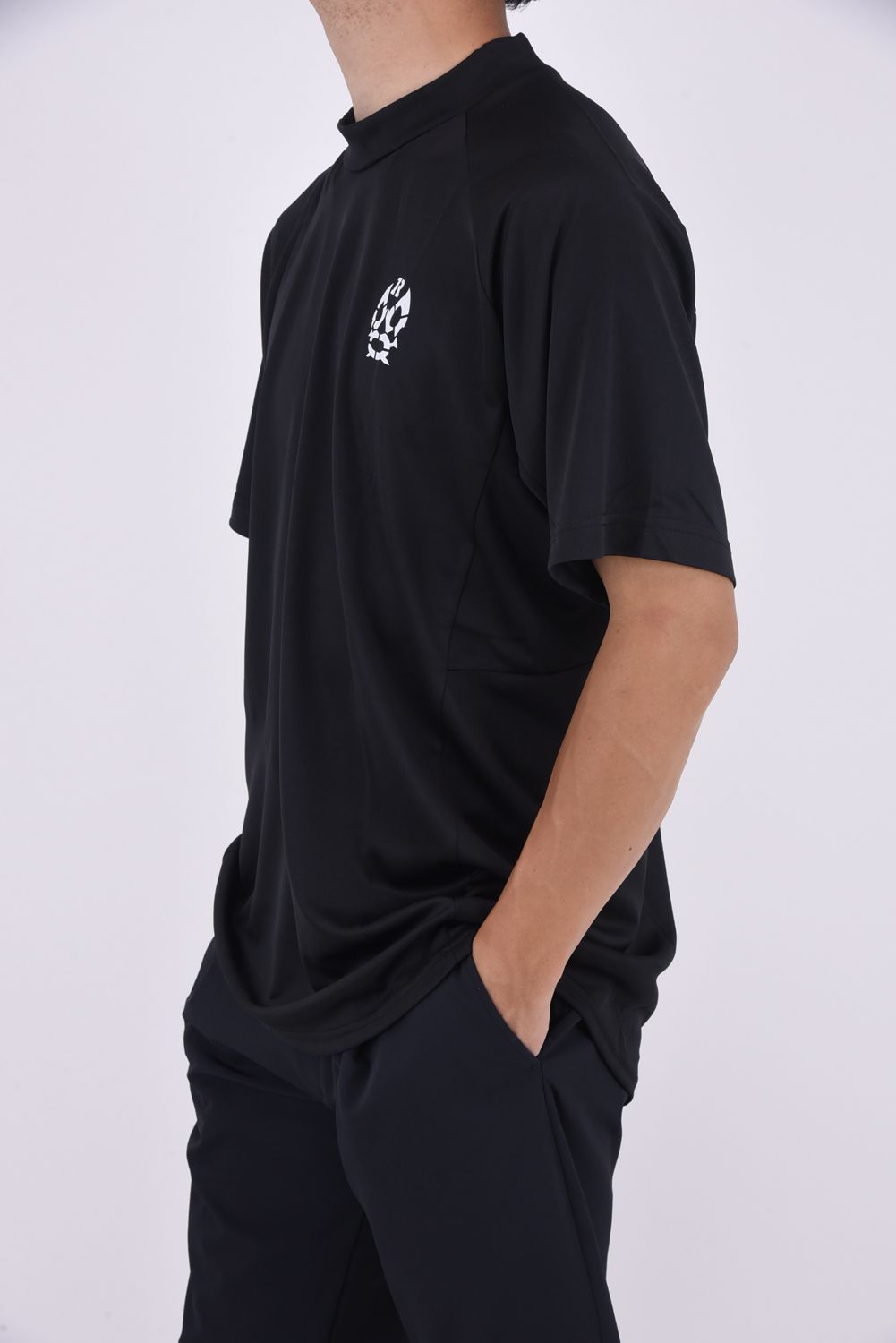 BACK LOGO LONG FIT S/S MOCKNECK / バックロゴ ハイネック ショートスリーブ モックネック Tシャツ (ブラック)