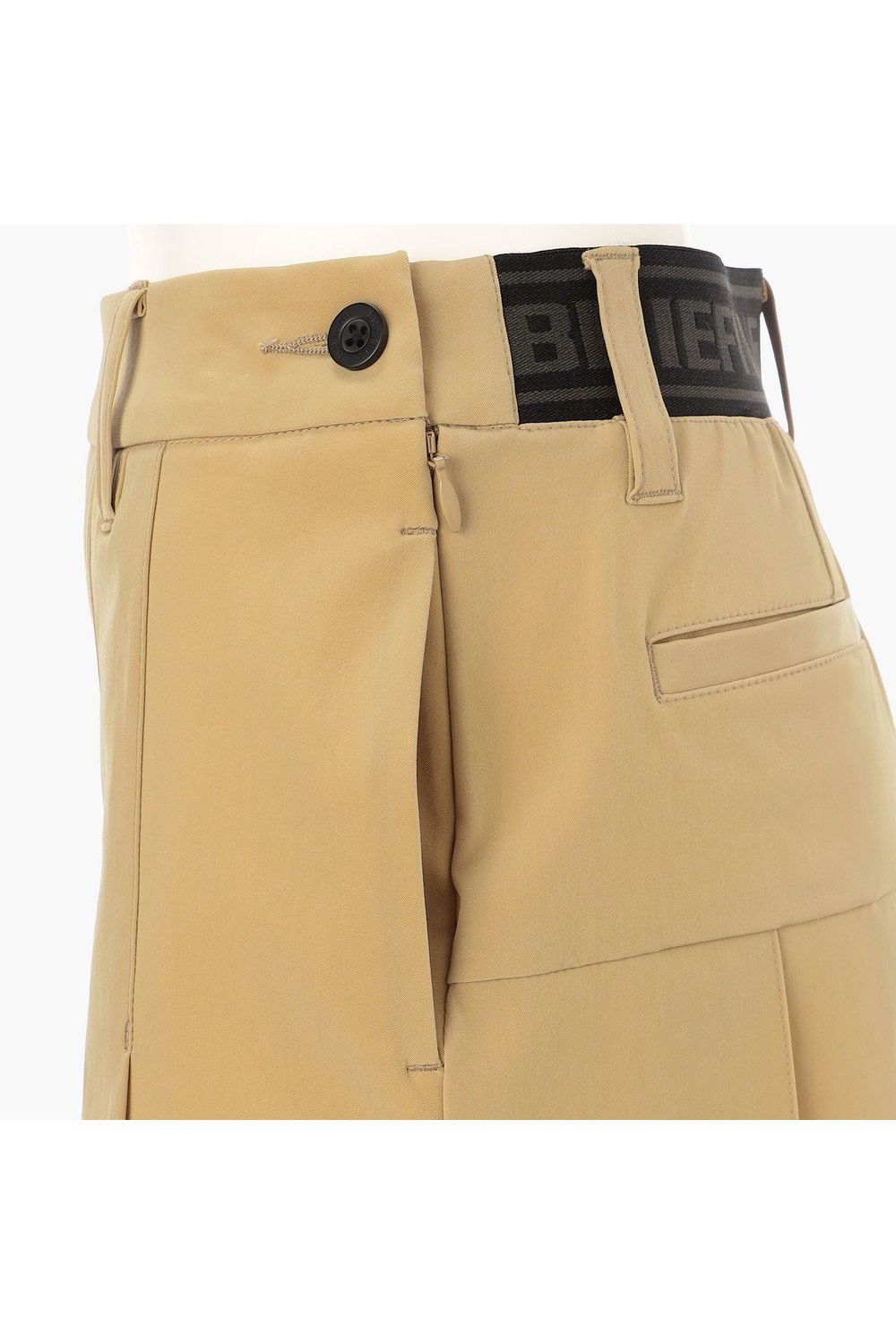 【26SS】【レディース】 WOMEN’S WR NYLON 3D LOGO PLEATED SKIRT / ナイロンストレッチ 3Dロゴ プリーツスカート (ベージュ)