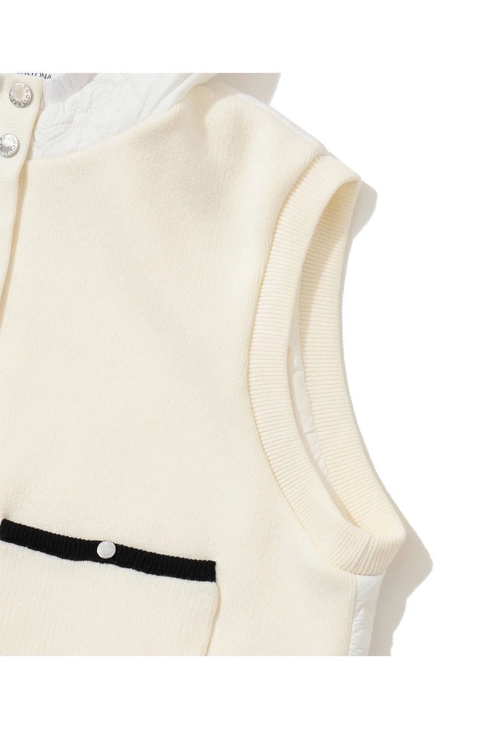 【26AW】【レディース】 OBLIVION QUILTED HYBRID VEST / ウール混ニット&ナイロンキルティング フーデッドベスト (ホワイト)