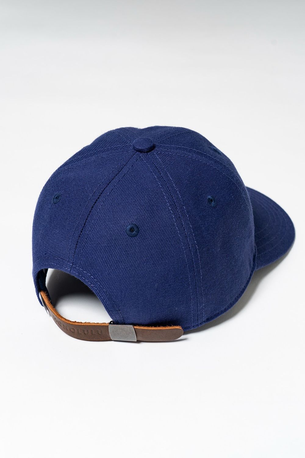 【26AW】 Club Cap / 3Dロゴ刺繍 レザーベルト キャップ (ネイビー) (9月入荷予定）