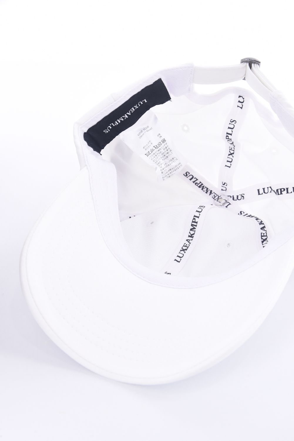 LUXE AKM PLUS LOGO CAP / ブランドロゴ キャップ ホワイト