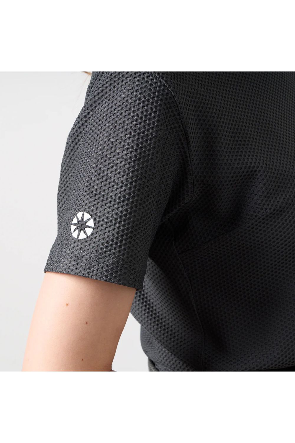 【26SS】 【レディース】 DRY WAFFLE STRETCH MOCK NECK / ドライワッフル ブランドロゴ モックネックTシャツ (チャコールグレー)