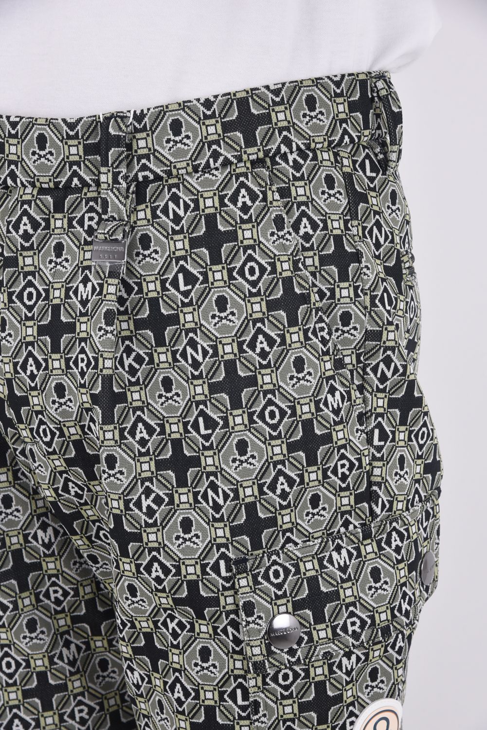 【2025AW 木村拓哉さん着用 VOL.7】 ROSETTE JACQUARD JERSEY TROUSER / ジオメトリックパターン カーゴポケット付きロングパンツ (カーキ)