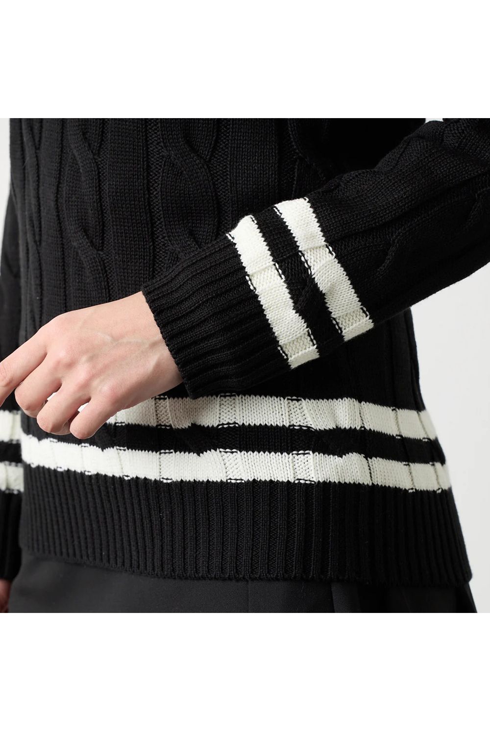 【25AW】【レディース】 TILDEN KNIT / ケーブル編み ブランドロゴワッペン Vネック チルデンニット (ブラック)