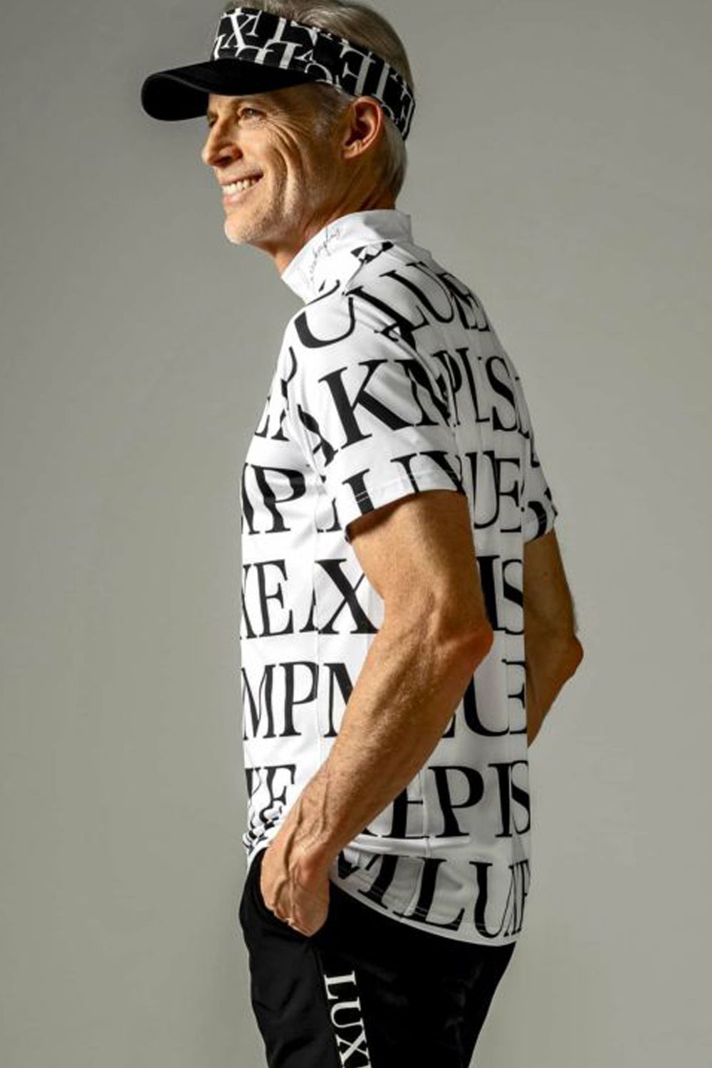 HORIZONTAL PATTERN MOCK NECK T-SHIRTS / 総柄ロゴ モックネック 半袖Tシャツ (ホワイト)