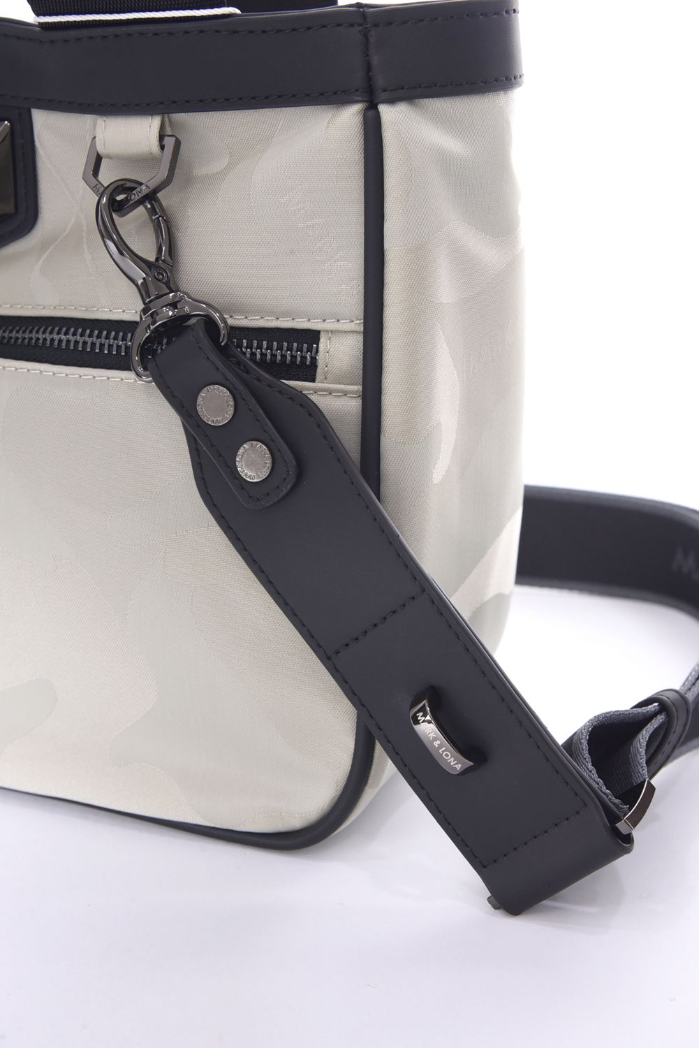 【2025AW 木村拓哉さん着用 VOL.5】 PREMIUM GAUGE CART BAG / コーデュラナイロン レザーパイピング オリジナルカモジャカード カートバッグ (アイスグレー)